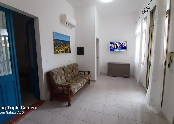 Pratza Froria بيت ضيافة